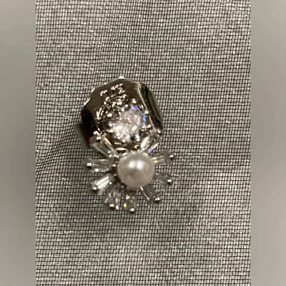 NIB KENNETH JAY LANE CZ earrings.A stud w/baguette CZs & a “pearl” in the center - Picture 4 of 6